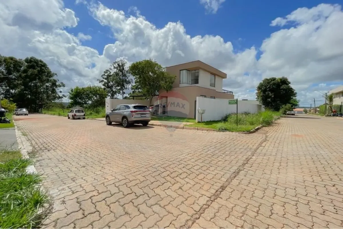 f4b06b94-4b9e-4101-ae80-95d897fc7c17-05e7cacd-c166-45dd-a3b1-1f468f8217f5.webp